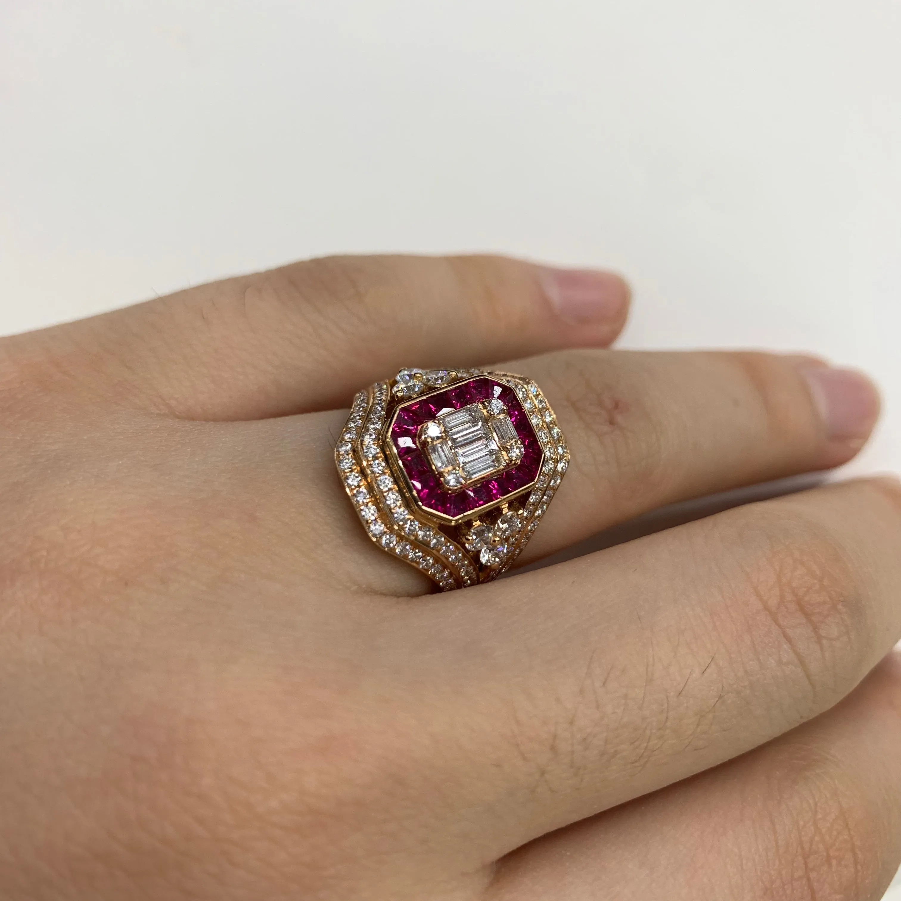 VVS/vs high clarity of diamonds set in a 18k rose gold Ring with Ruby and Round, Emerald cut  Diamonds